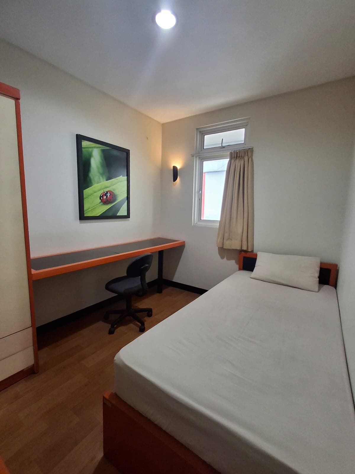 Foto Kamar Putri — Jendela Luar Unihouse Salatiga — foto 3