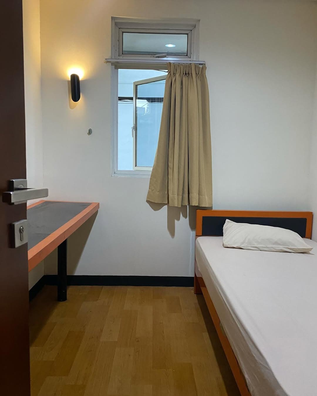 Foto Kamar Putri — Jendela Luar Unihouse Salatiga