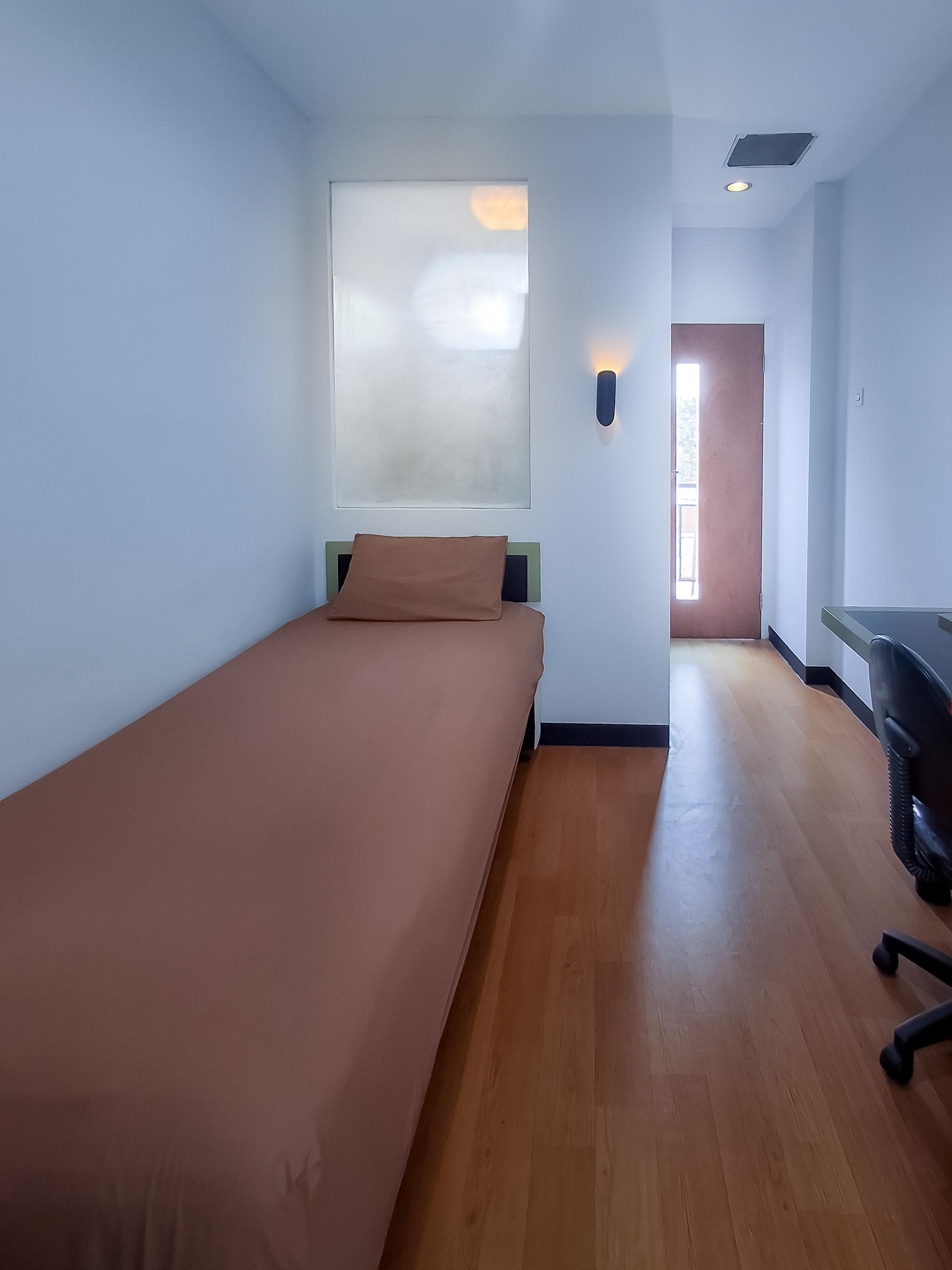 Foto Kamar Non-AC Unihouse Salatiga