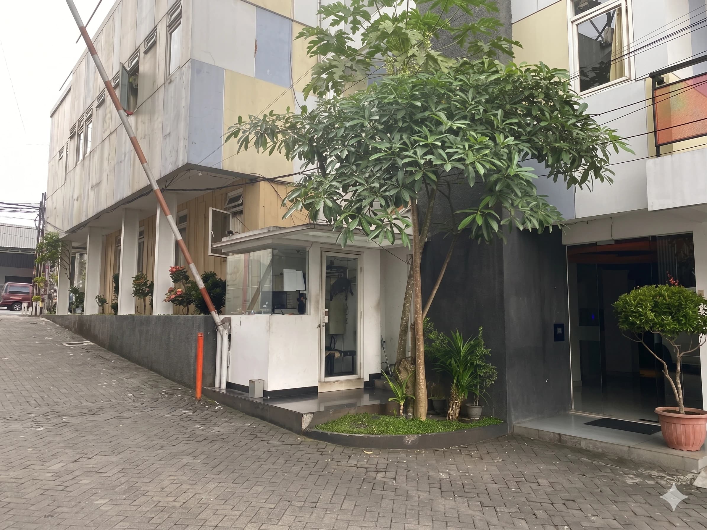 Fasilitas Pos Security 24 Jam Unihouse Salatiga